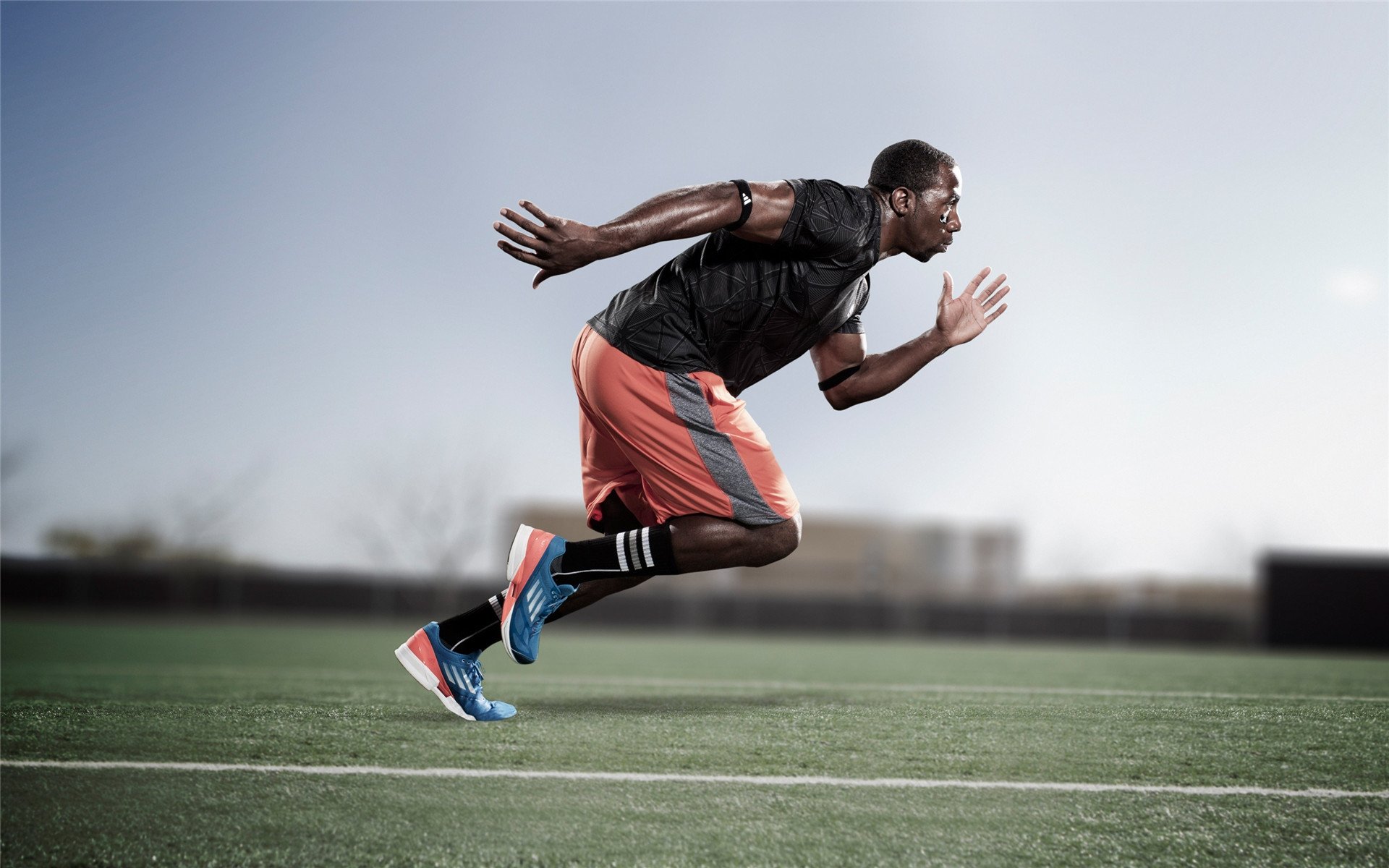 赛道风云，迈凯伦横扫法拉利，周冠宇高光表现改写格局