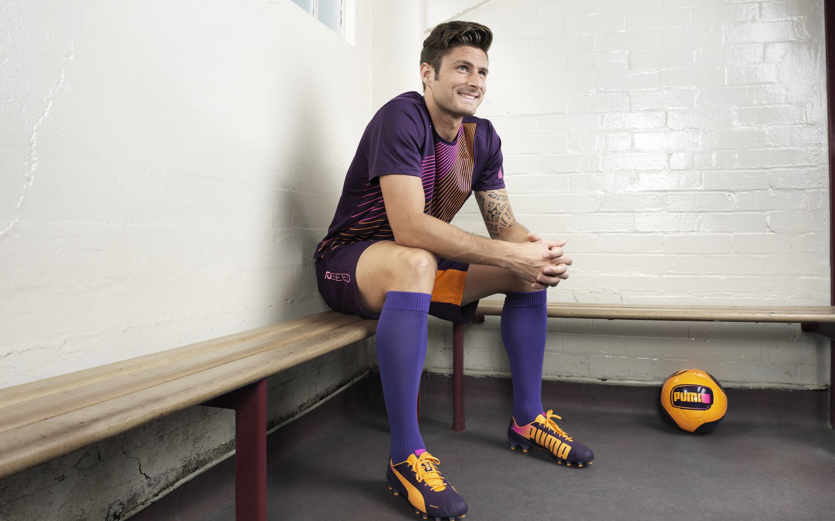 赛道上的逆袭，红牛二队完胜威廉姆斯，塞恩斯关键制胜